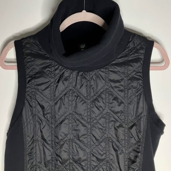 MPG Women’s size medium Black Sleeveless Quilted Top - Picture 2 of 16